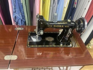 Máquina de coser Sigma antigua