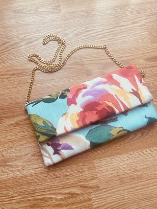 Bolso mano Adela Marin flores artesanal