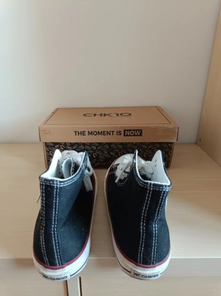Zapatillas Chika10 Negras y Blancas.
