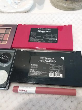 Paletas Technic, Revolution + regalo Maybelline