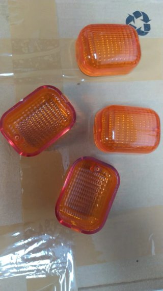 4 tulipas intermitente naranja.