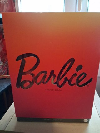 Barbie Signature Styled by Design Muñeca