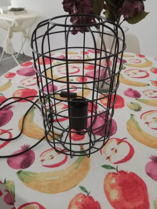 Lámpara de mesa metálica negra