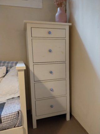 Cómoda alta blanca Ikea Hemnes