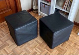 2 Puffs Negros Polipiel IKEA. Precio Unidad.