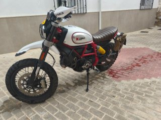 Ducati Scrambler Desert Sled Enduro trail