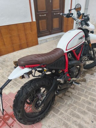 Ducati Scrambler Desert Sled Enduro trail