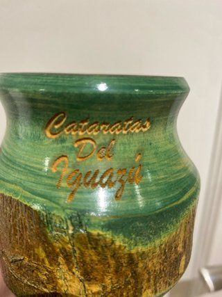 Mate de madera y bombilla