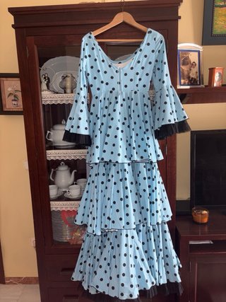 Vestido de flamenca azul con lunares