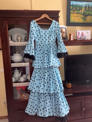 Vestido de flamenca azul con lunares