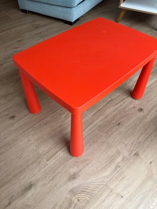 Mesa infantil roja IKEA