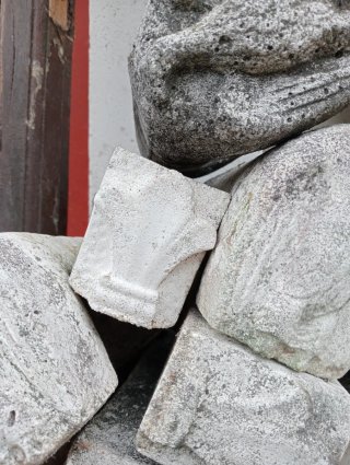 Soportes de piedra para jardineras