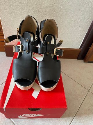 Sandali neri con tacco donna