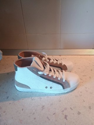 Scarpe ginnastica alte beige e bianche