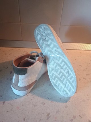 Scarpe ginnastica alte beige e bianche