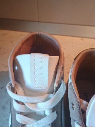 Scarpe ginnastica alte beige e bianche