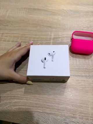 Airpods Pro 3 con fundas rosa y verde