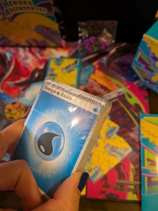 Caja ETB Héroes Ascendentes Pokémon