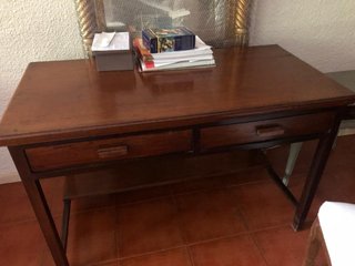 Escritorio de madera caoba