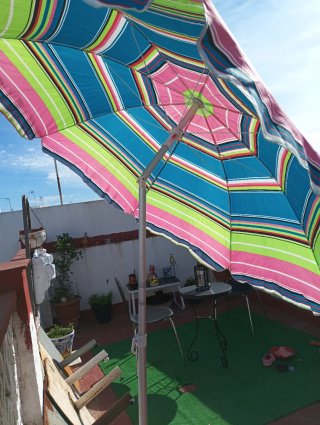 Sombrilla de playa a rayas