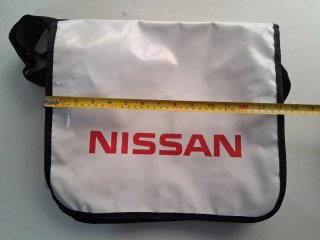 Bolso bandolera Nissan blanco