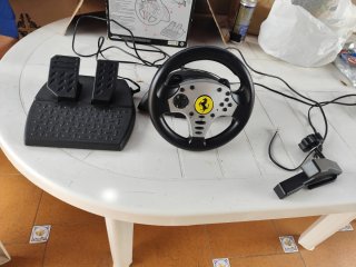 Volante Thrustmaster Ferrari