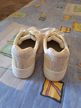Deportiva mujer Stradivarius