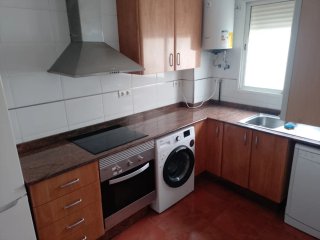 Se alquila el primer piso en Manises zona polidepo