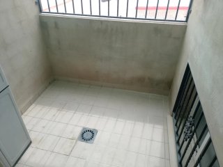 Se alquila el primer piso en Manises zona polidepo