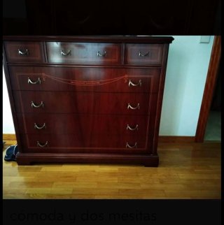 Cómoda de madera con 5 cajones