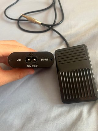 fuente de alimentación y pedal para tatuaje