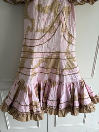Traje de flamenca rosa y beige