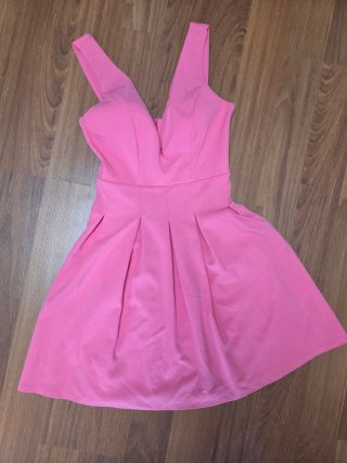 Vestido fiesta rosa escote pico