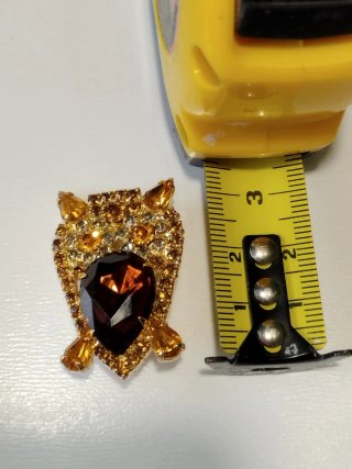 Broche pequeño cristal marrón búho.