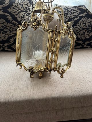 Lámpara de bronce antigua con cristal tallado
