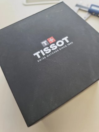 Scatola Tissot con maglie e libretto