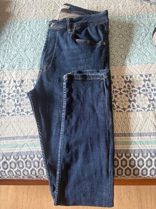 Pantalón vaquero Zara azul. Talla 42