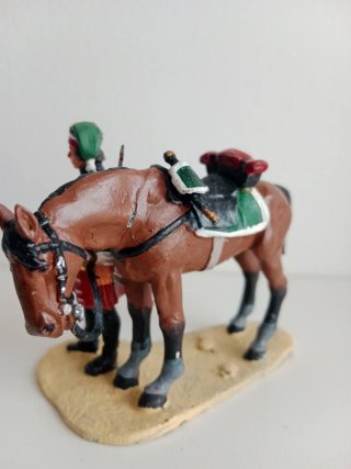 Figura de plomo militar con caballo
