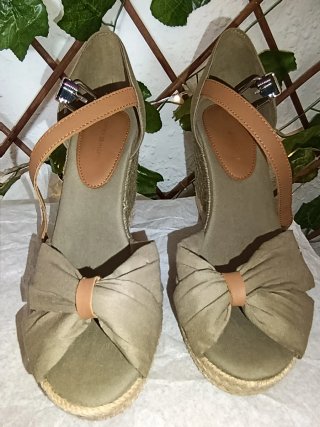 Cuñas Tommy Hilfiger Beige y Verde Talla 39.5