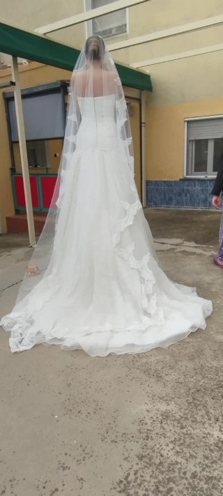 Vestido de Novia T1141001.665.42 Velo: 200 euros