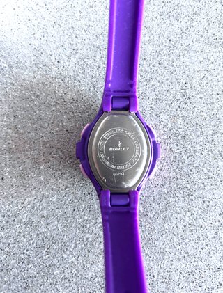 Reloj infantil morado marca Nowley