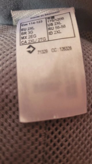 Chaqueta chubasquero gris y rosa
