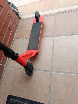 Patinete infantil rojo