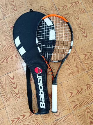 Raqueta de tenis Babolat con funda