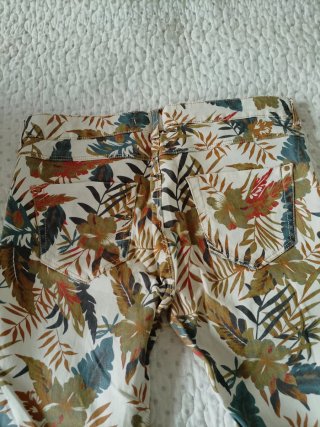 Pantalón estampado floral