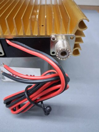 ZETAGI B150 Amplificador