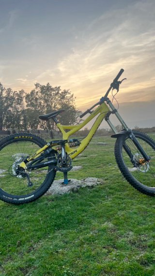 Bici Descenso Specialized Amarilla