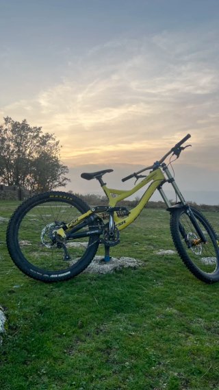 Bici Descenso Specialized Amarilla