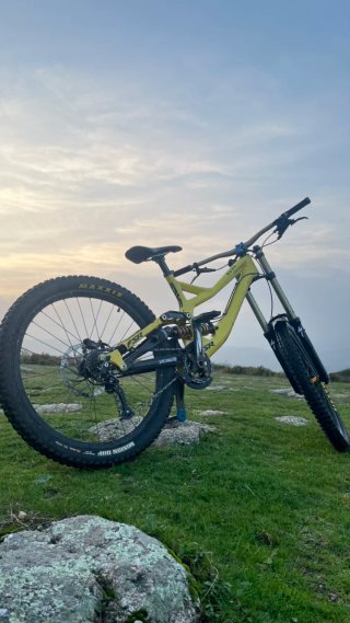 Bici Descenso Specialized Amarilla