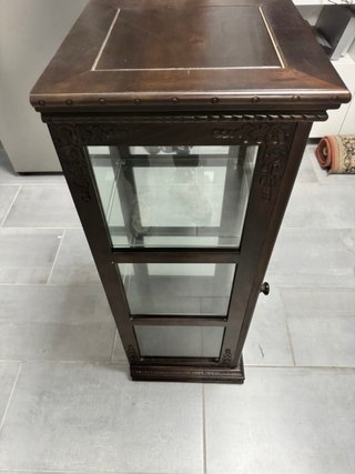 Vitrina Clásica Madera y Cristal
